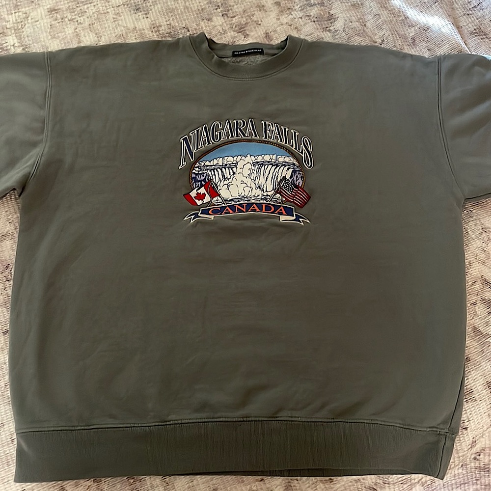 Brandy Melville Niagara Falls crew neck